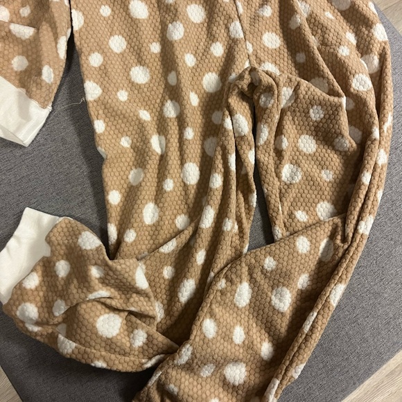 Cuddl Duds Tan and White Polka Dot Kids Pajama Set - Picture 2 of 6